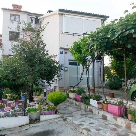 Apartments Zufic Stinjan Luaran gambar
