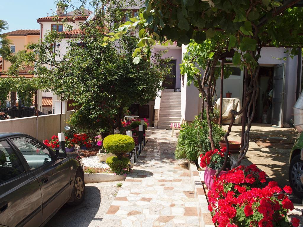 Apartments Zufic Stinjan Luaran gambar